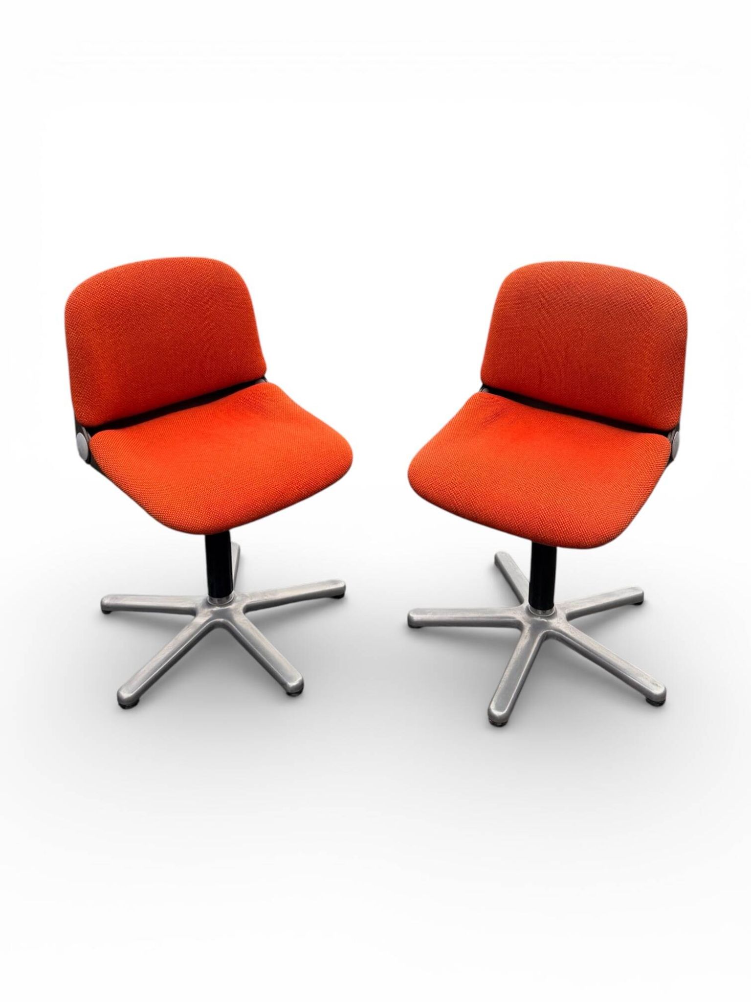 Pair of vintage chairs model 231/5 in orange fabric and aluminium by Wilkhahn.