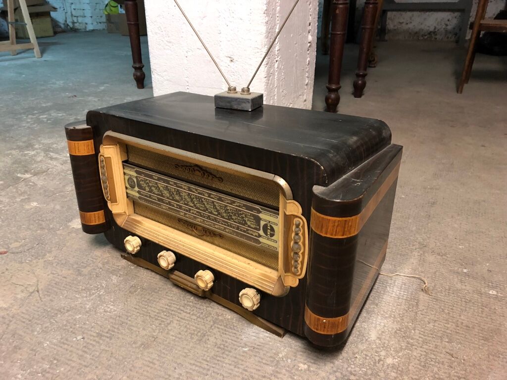 Radio old vintage structure wood perfect condition