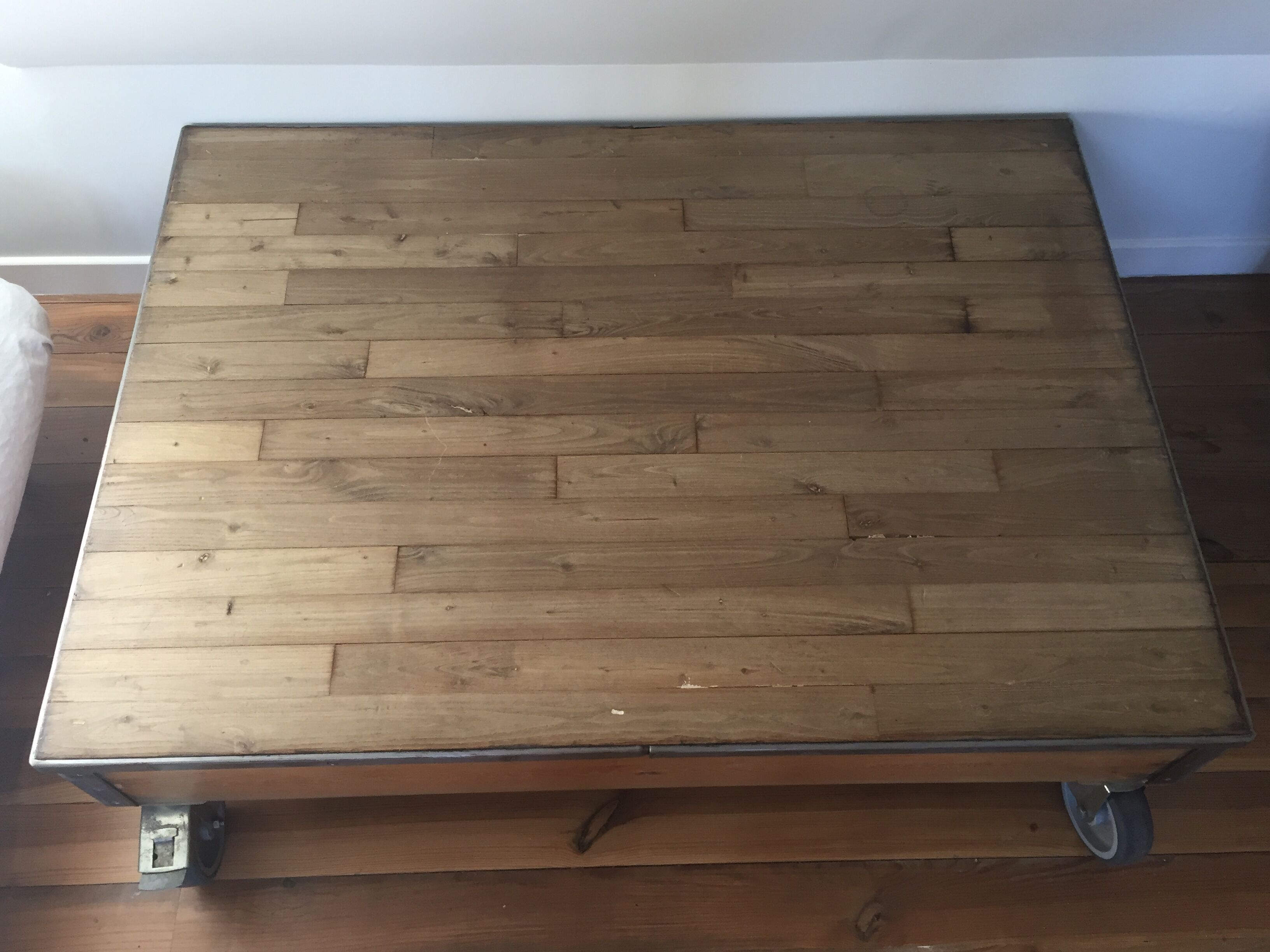 Roulette "old platform" coffee table