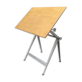 Drawing table