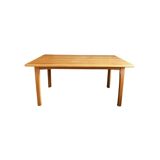 Tisch aus massiven Holz