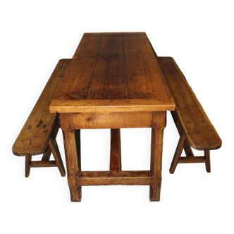 Bressane farmhouse table and its xix cherry wood benches