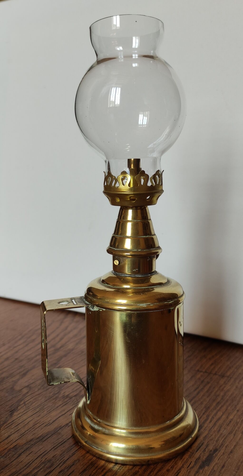 Lampe pigeon à essence minérale en laiton de marque " OLYMPE "
