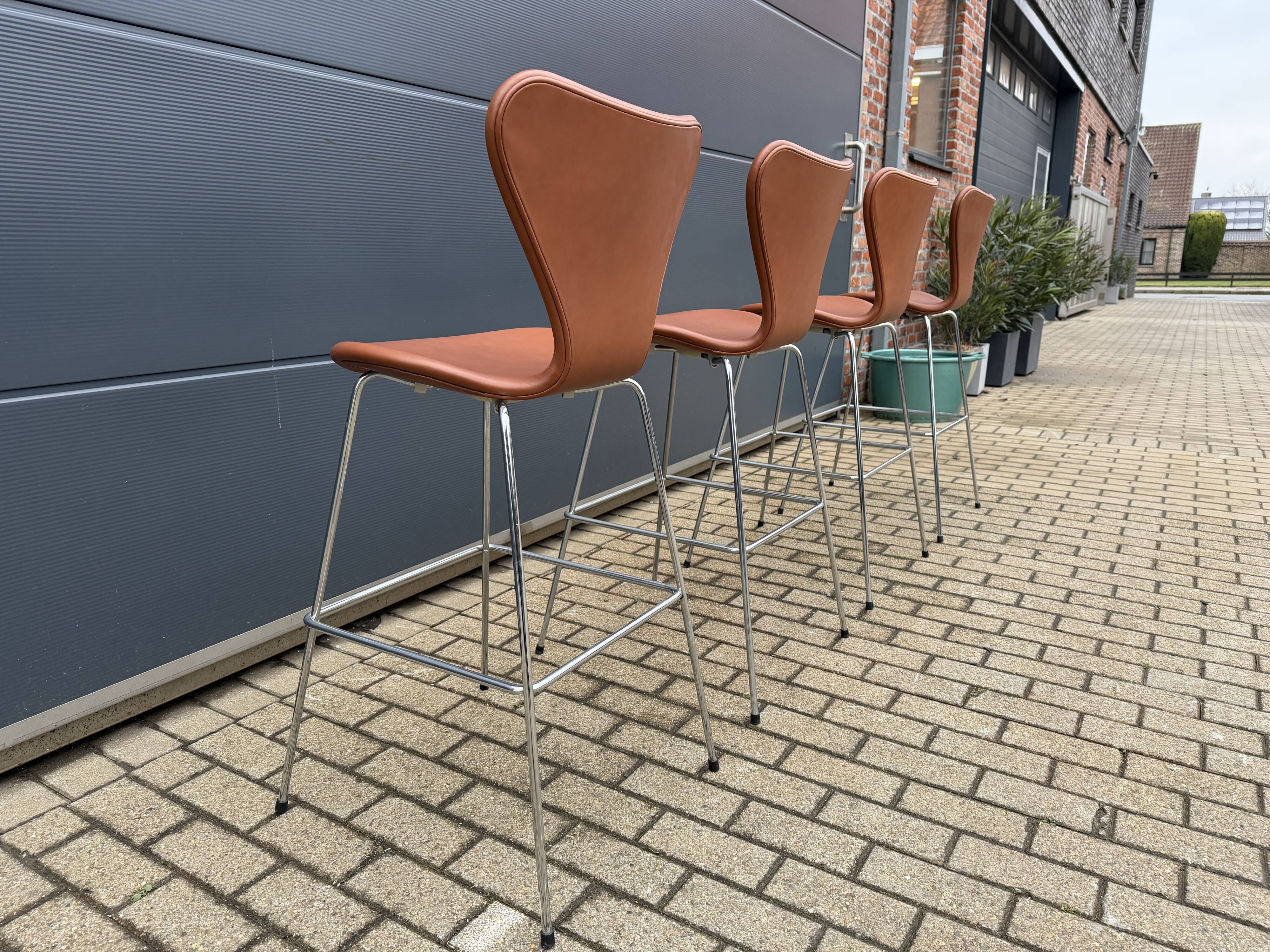 Fritz Hansen Series 7 Bar Stools Arne Jacobsen