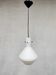 Suspension vintage moderniste suédoise verre opalin