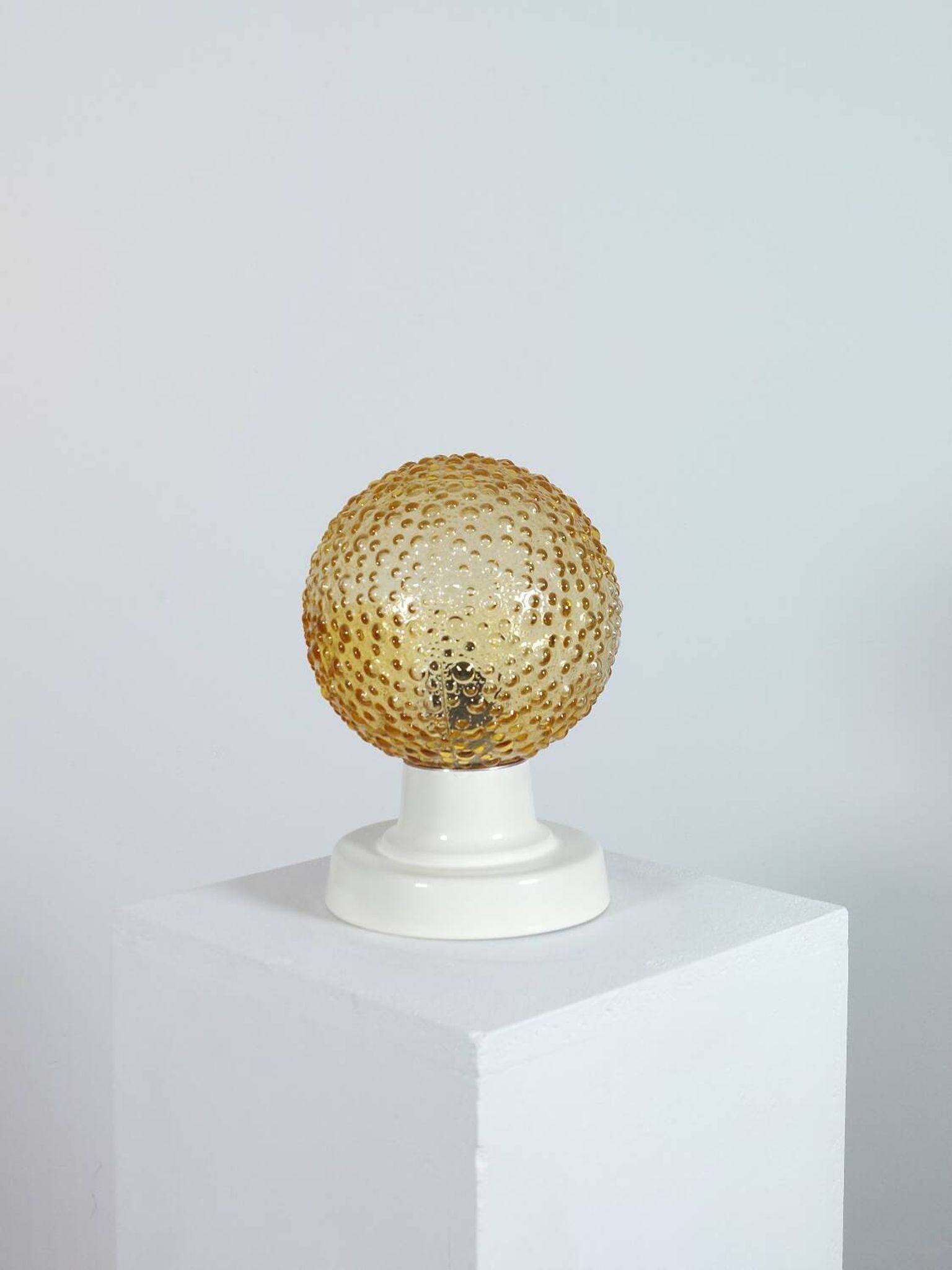 Vintage table lamp in aluminium and pressed bubble glass.