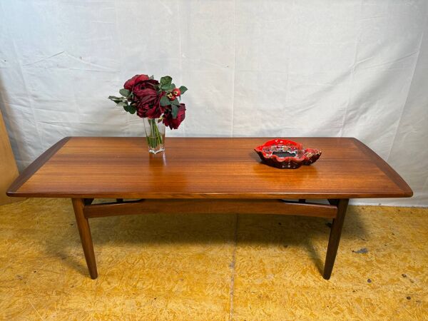 Table basse G-Plan Brasilia en teck et afromosia, années 1960. Cette élégante table basse
