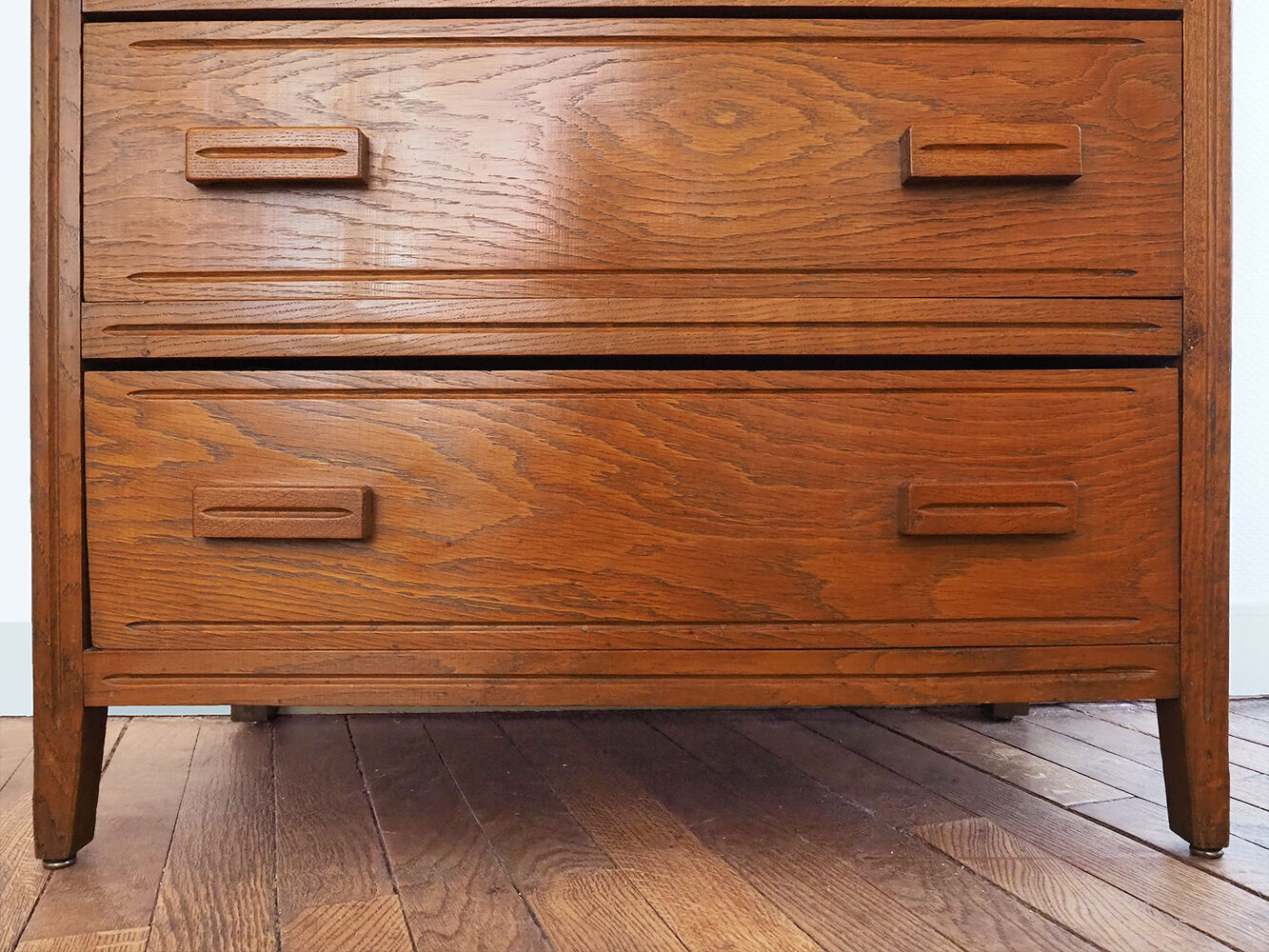 Commode en bois massif vintage