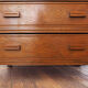 Commode en bois massif vintage