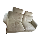 Ecru leather 2.5-seater sofa with walnut armrests.