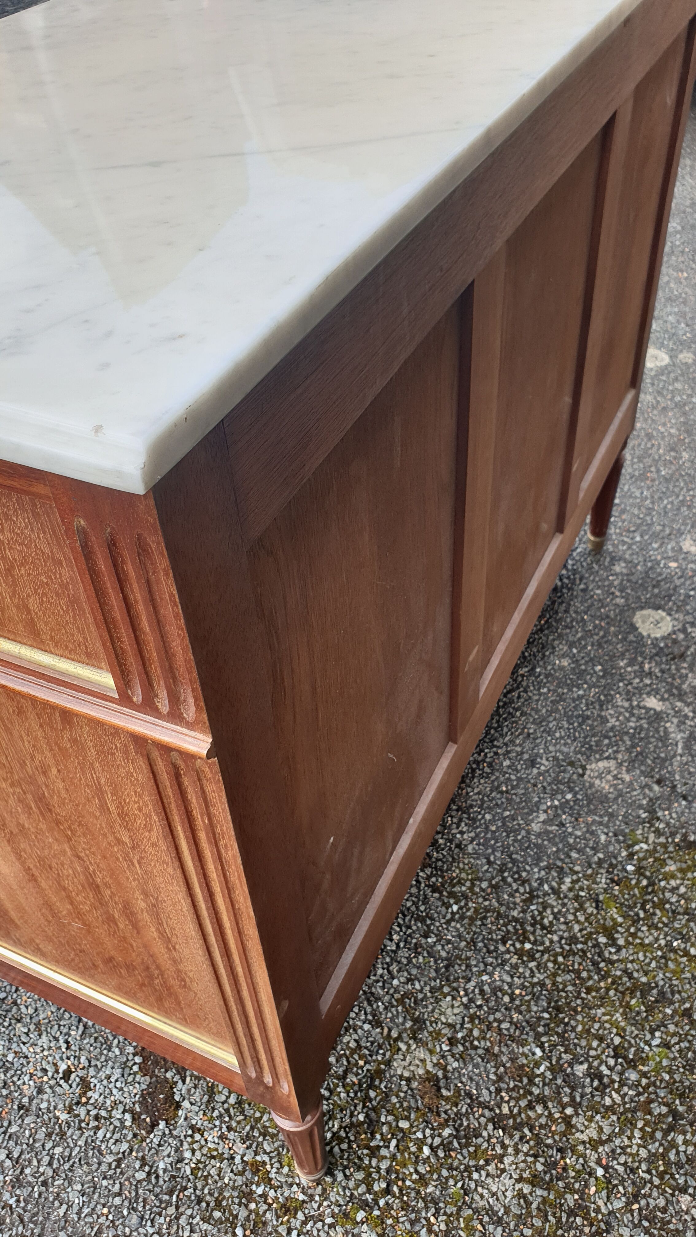 Louis XVI accajou chest of drawers and white marble