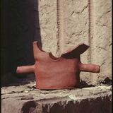INSTINCT Meta - stoneware vase - by Léa Munsch