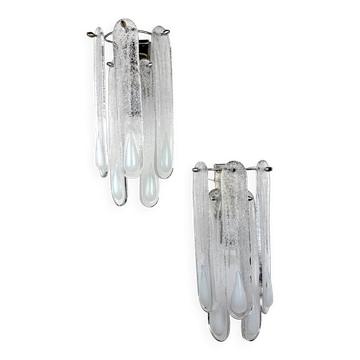 Paire de lampes murales Murano Mazzega à 2 niveaux, en verre dépoli blanc irisé, Italie, vers les années 1960.