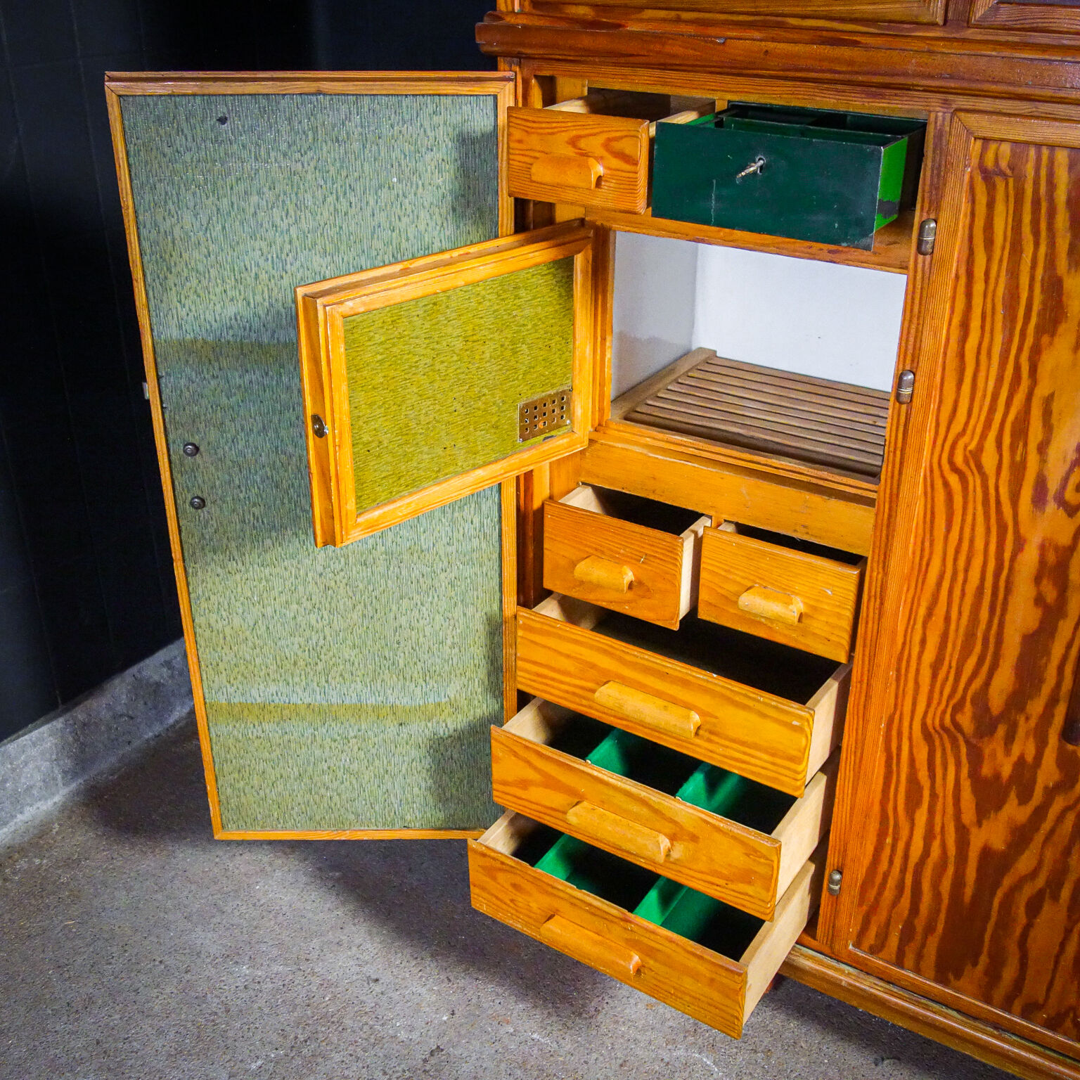 Armoire de cuisine vintage années 1950