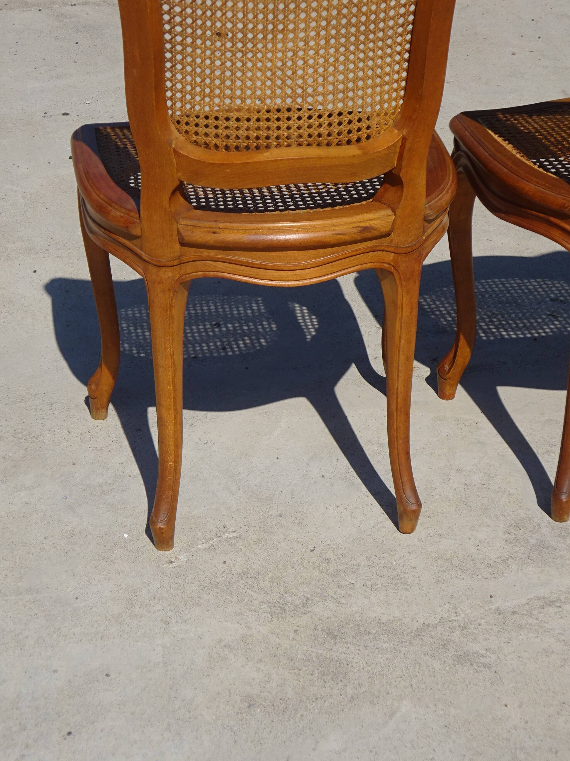 Paire de chaises en bois et cannage style Louis XV