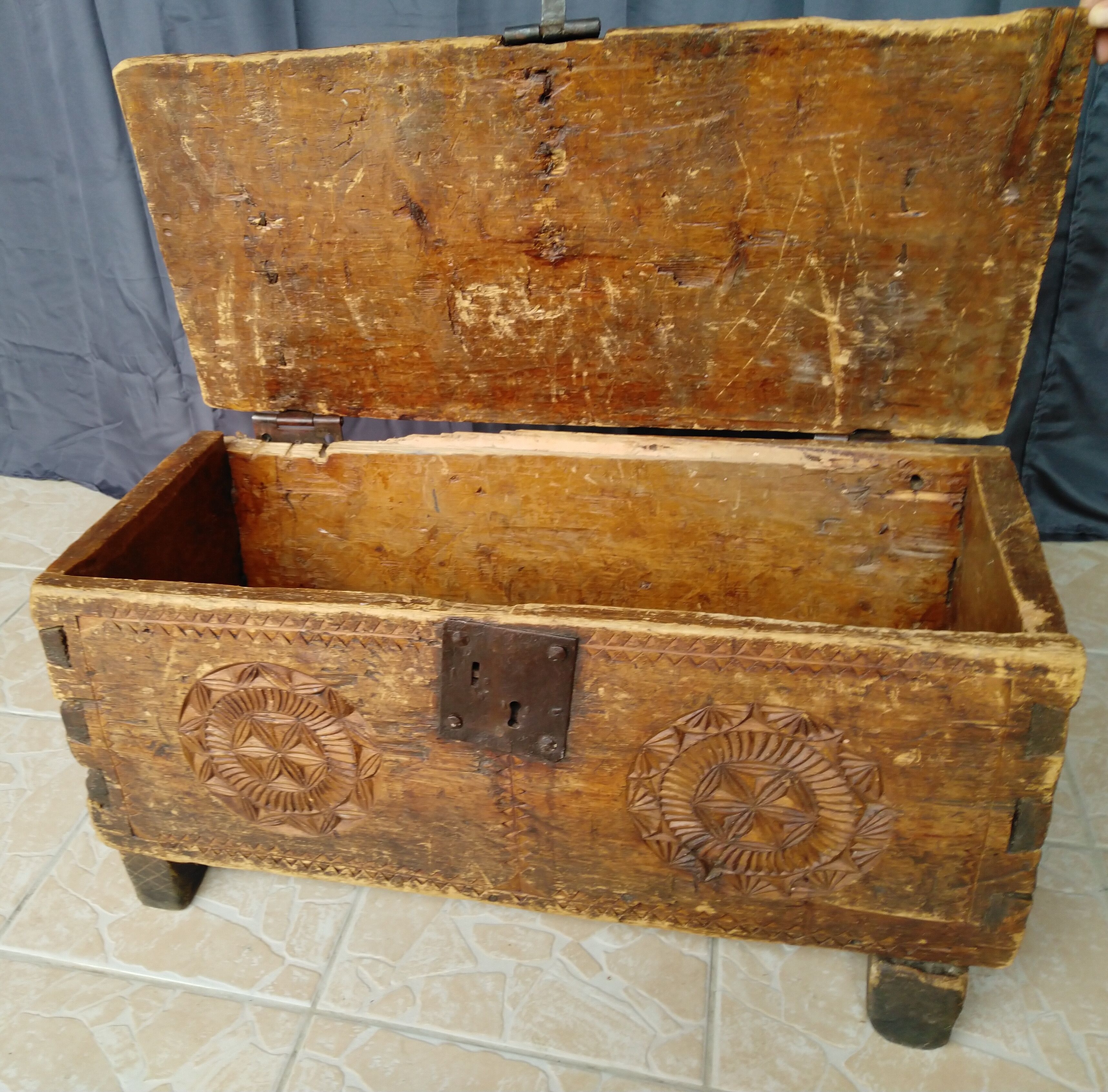 Queyras box in larch EIGHTEENTH