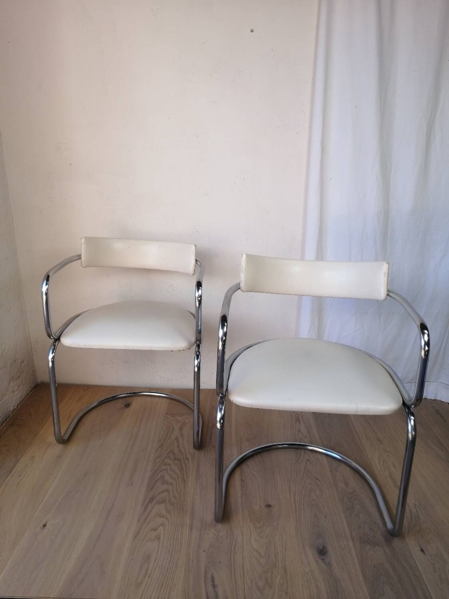 Pair of vintage cantilever chairs Zougoise Victoria, Switzerland.