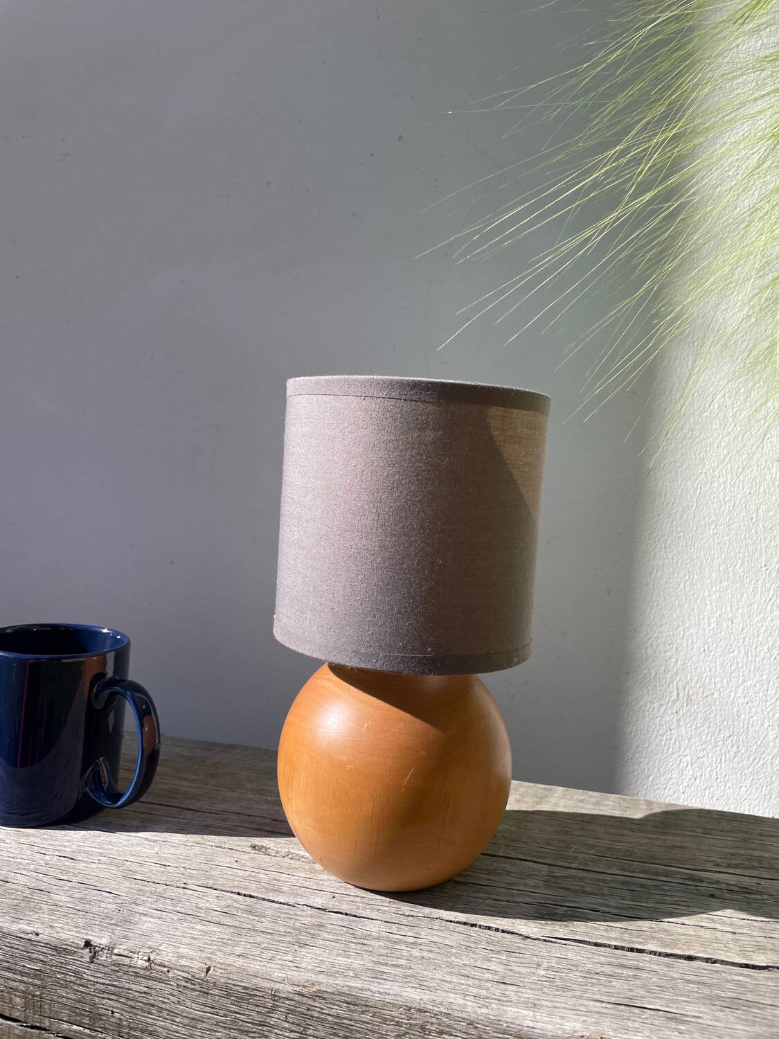 Lampe boule en bois tourné 1989o