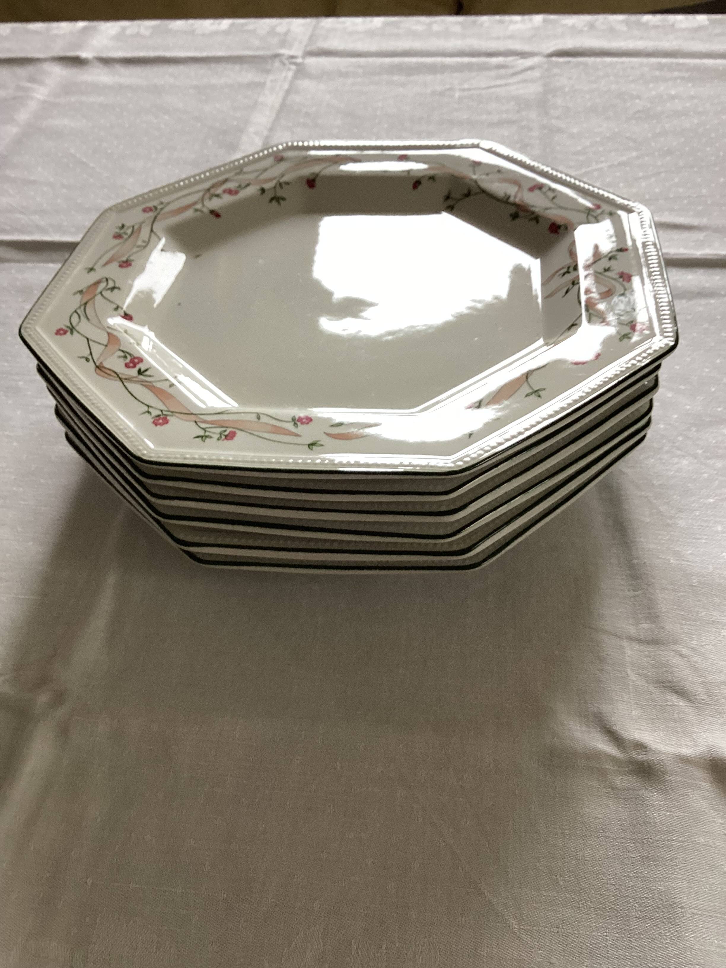 6 Johnson Brothers plates