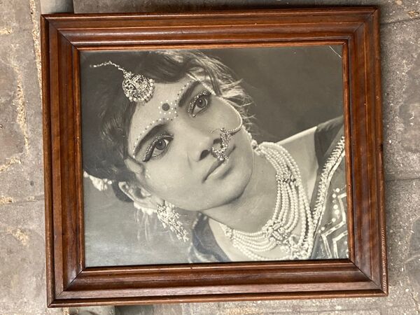 Femme au regard énigmatique (Inde années 70/80)
