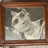 Woman with an enigmatic gaze (India 70s/80s)