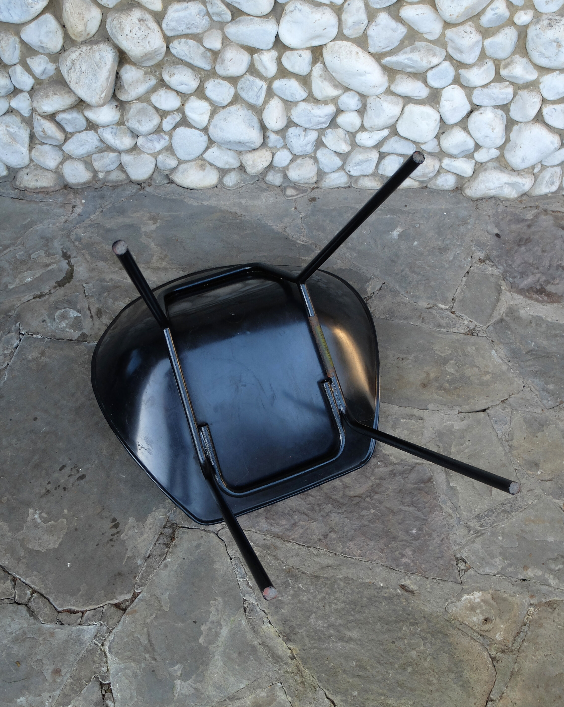 Black shell chair Pierre Guariche for Meurop 1960s