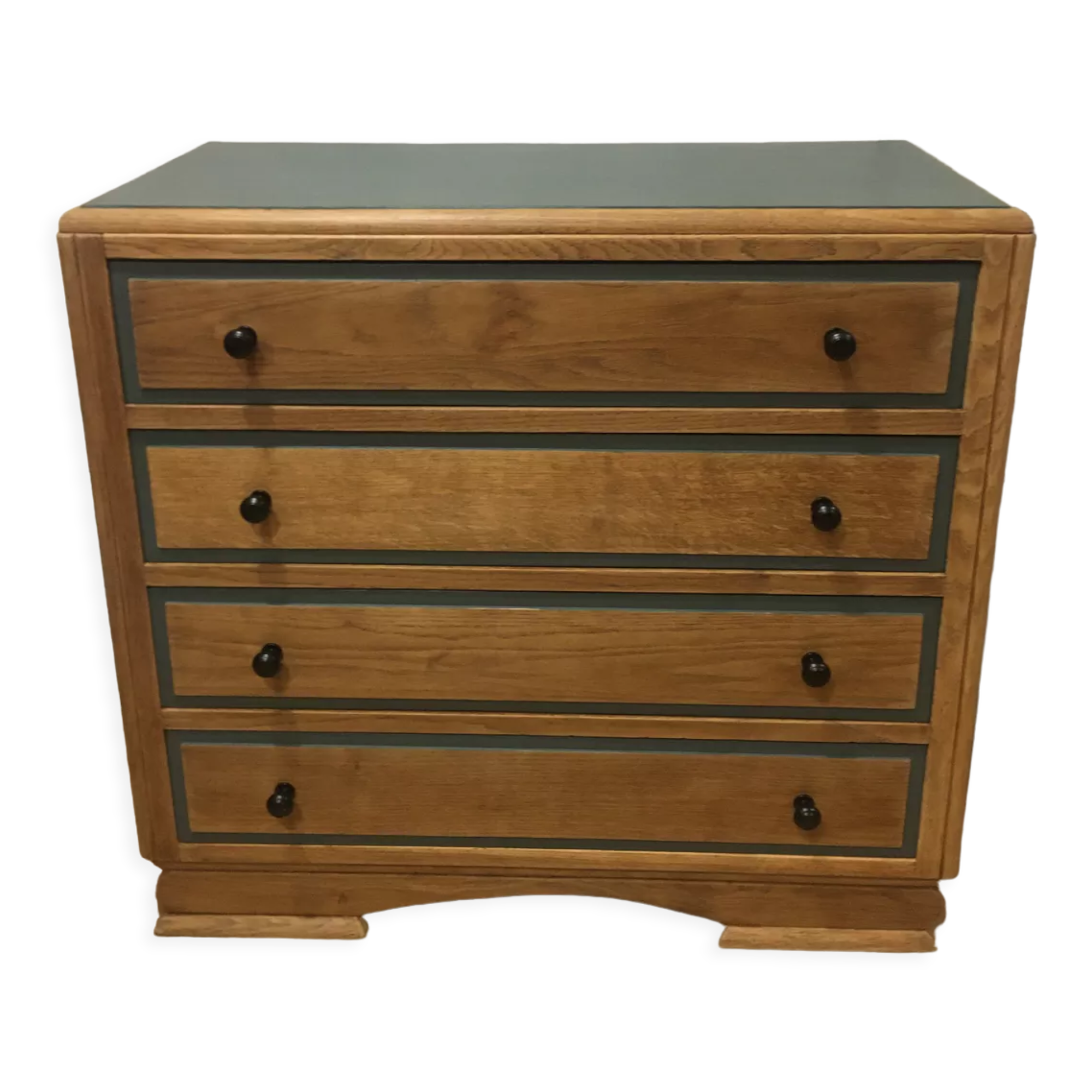Solid oak chest of drawers