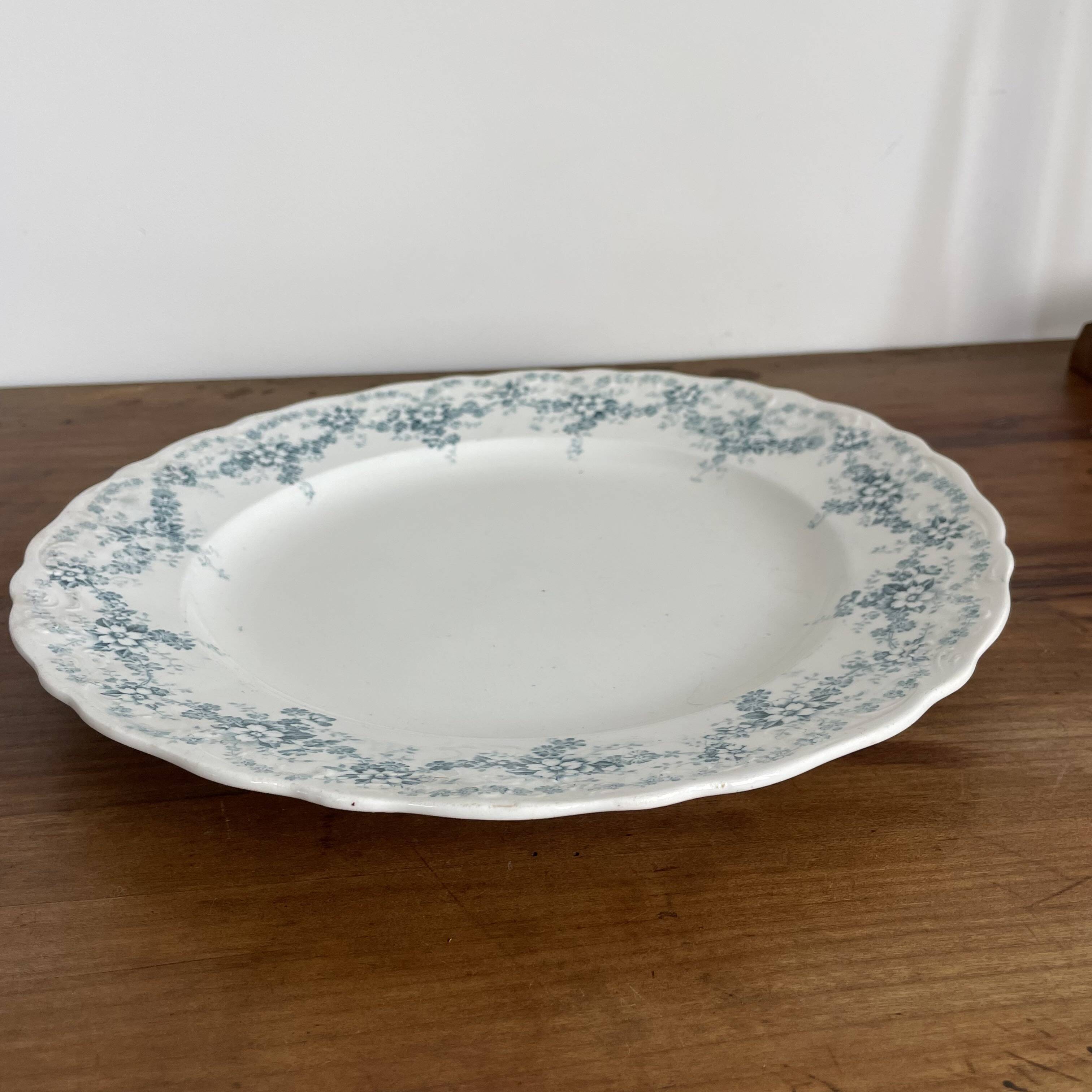 Round dish 30 cm in Maastricht earthenware, Clara model