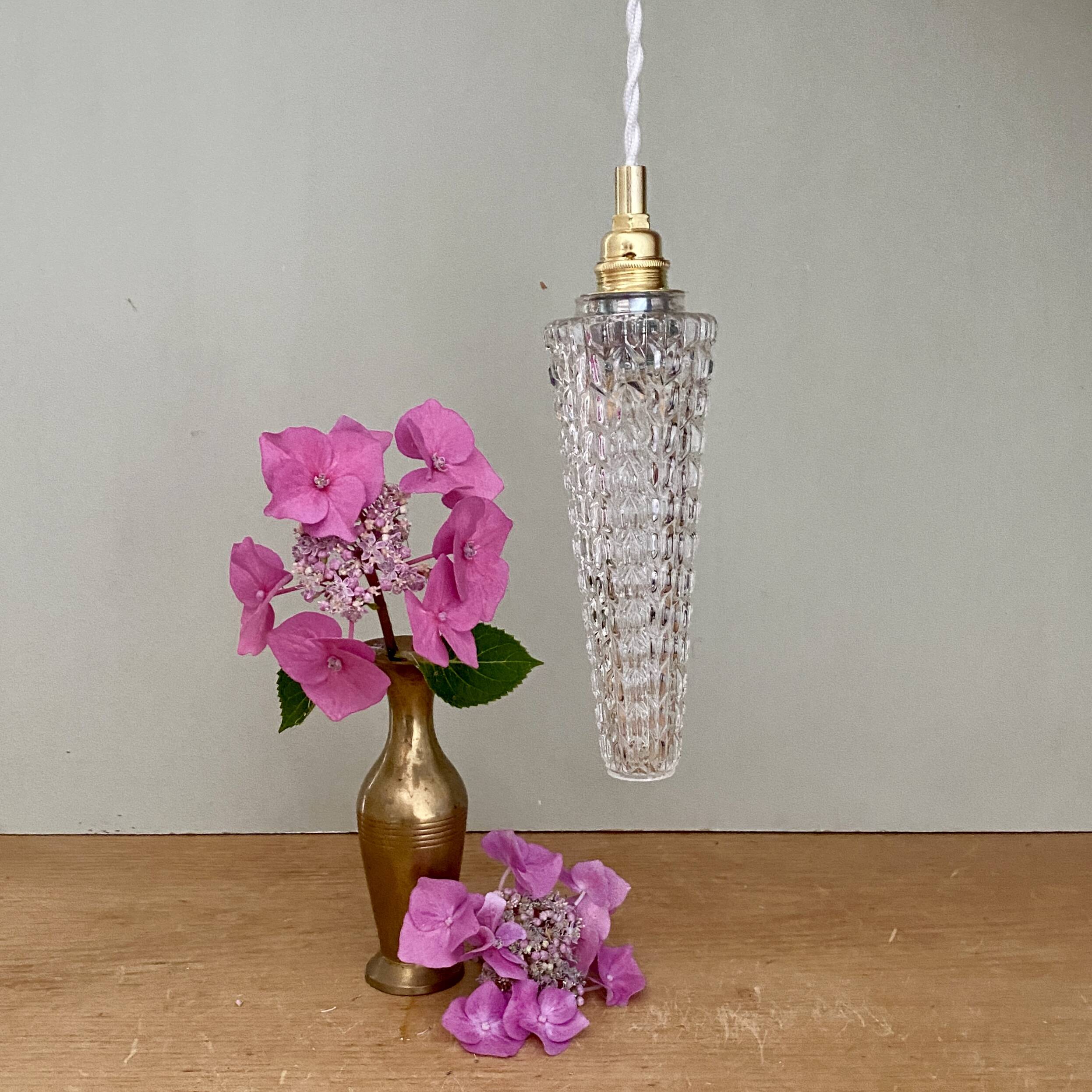 Suspension tulipe vintage en verre moulé
