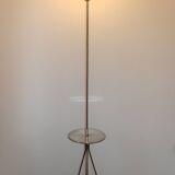 Polska lampa podłogowa z lat 60., utrzymana w modernistycznej estetyce tamt