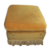Pouf tapissier jaune d'or