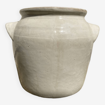 White/beige stoneware jar