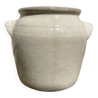 White/beige stoneware jar