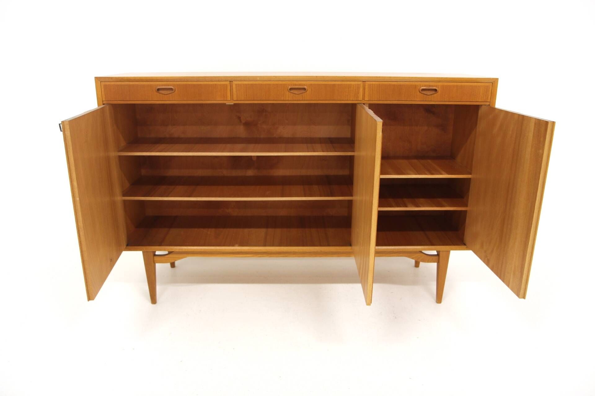 Scandinavian teak and oak sideboard, Möbelfabrik Örnen, Rydaholm, Sweden, 1960