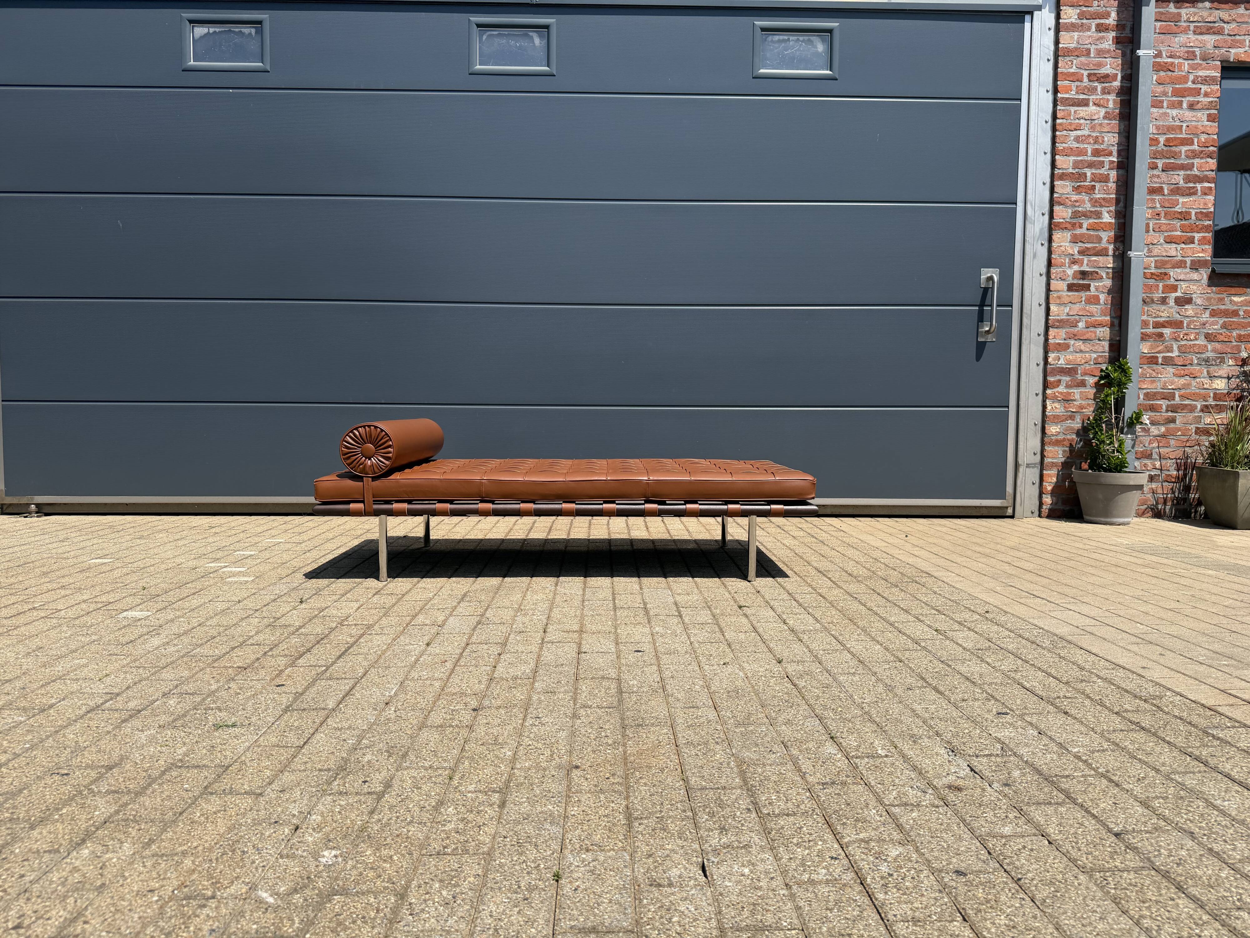 Knoll barcelona daybed mies van der rohe in cognac venezia leather, as new