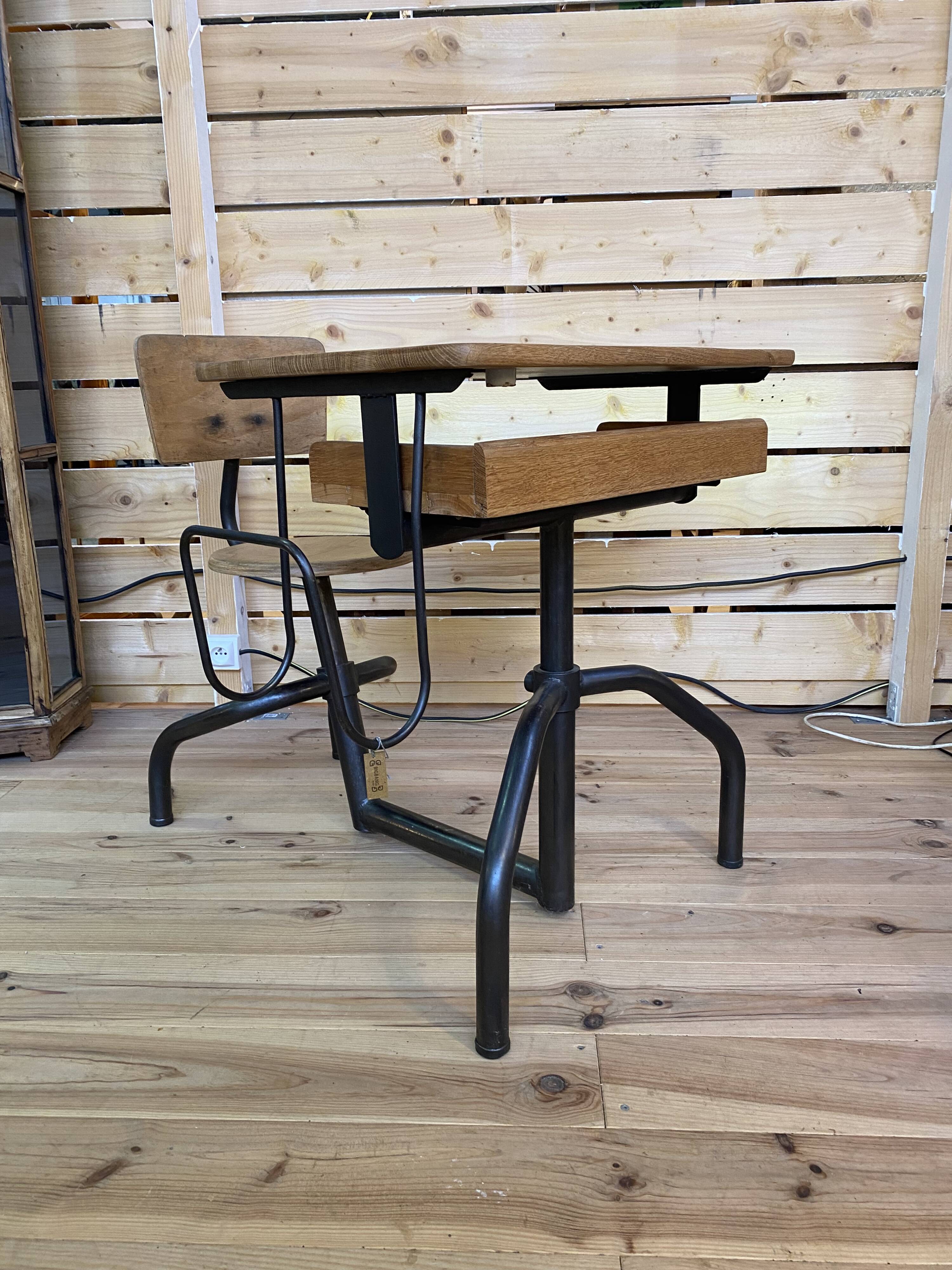 Desk - extendable school desk