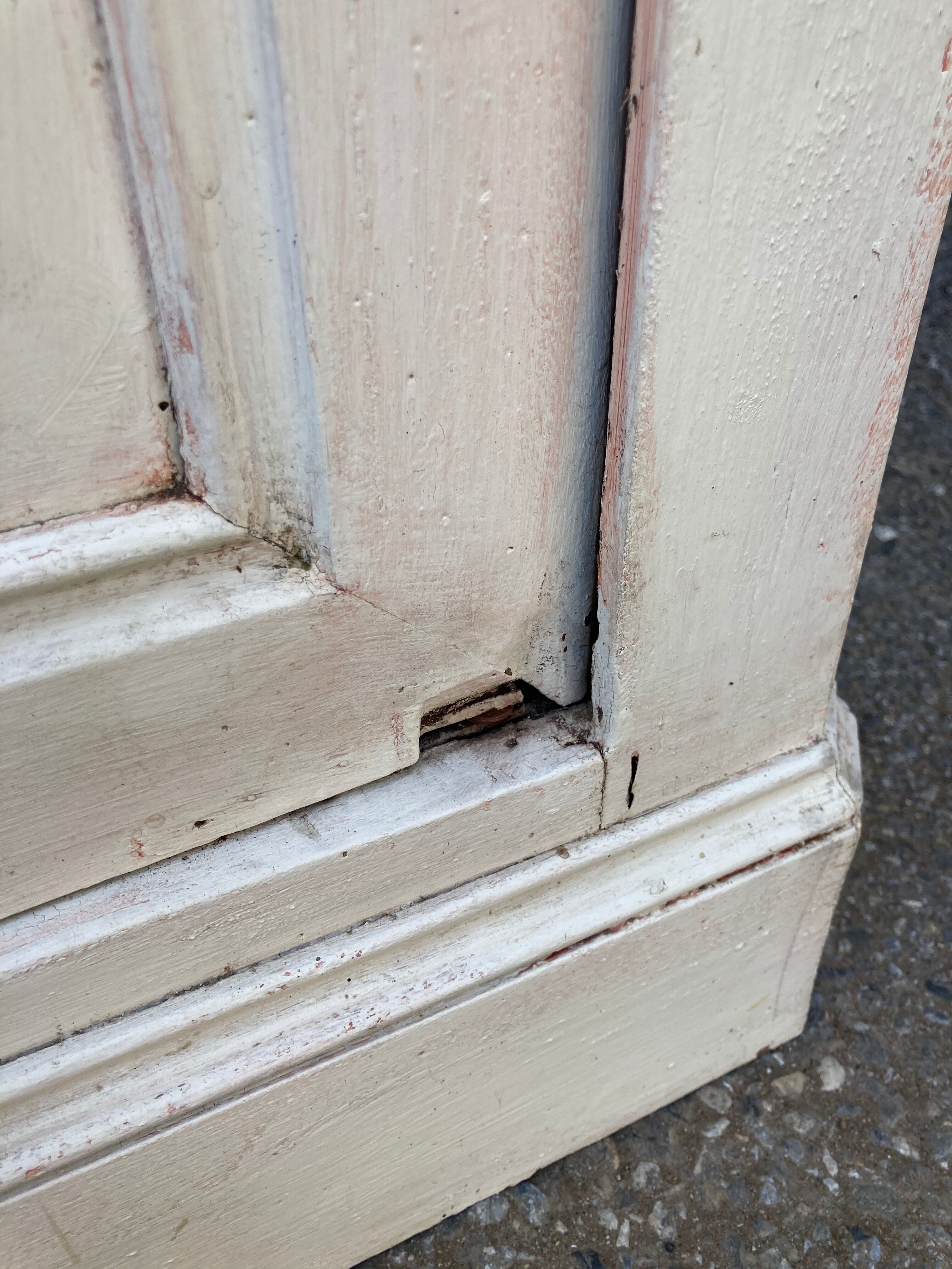 2-door furniture, 2 white patina drawers