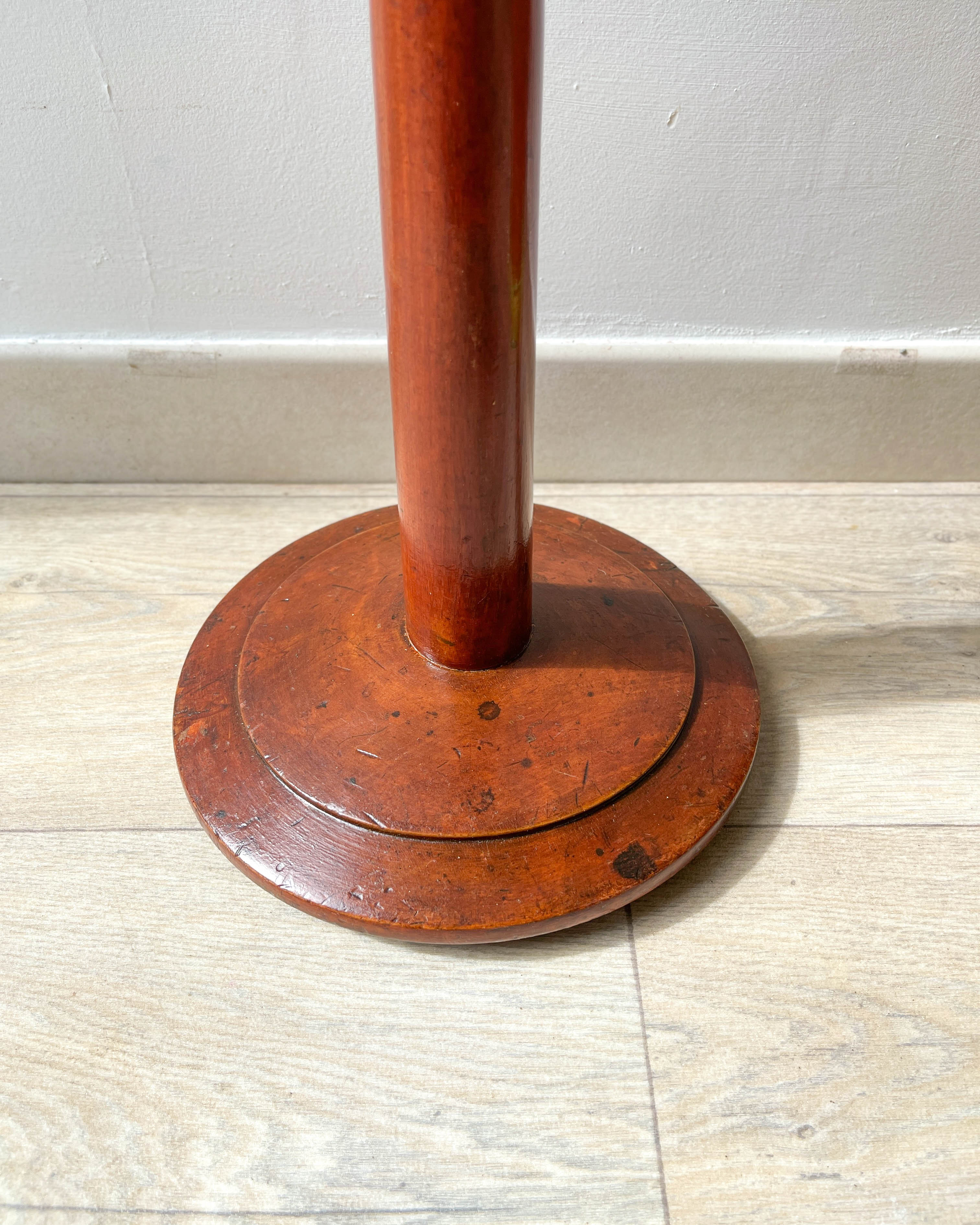 Wooden ashtray on foot 1960s par-fumee