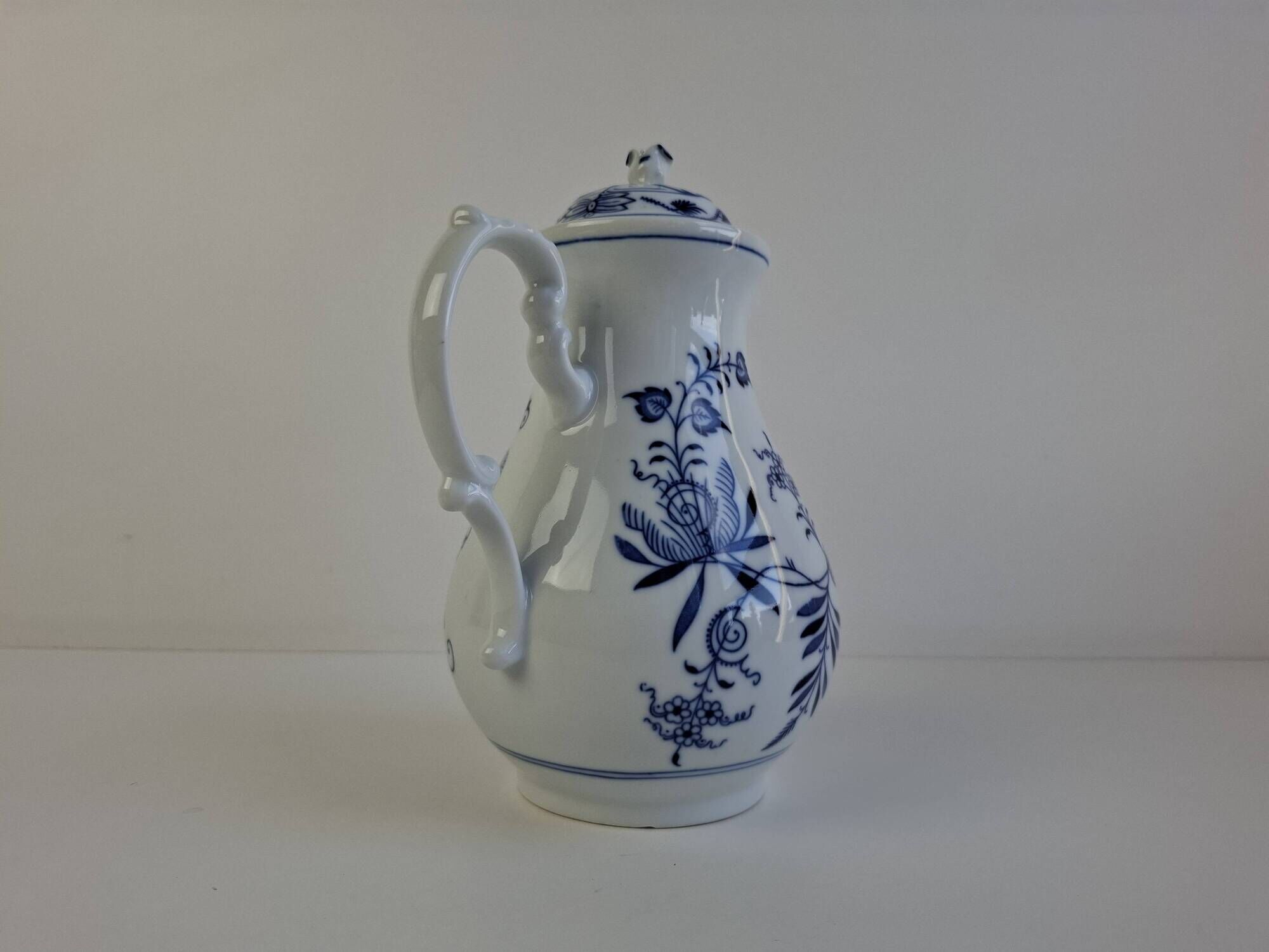 Vintage Dubí Czech Porcelain Blue Onion Cibulák Teapot, c. 1970