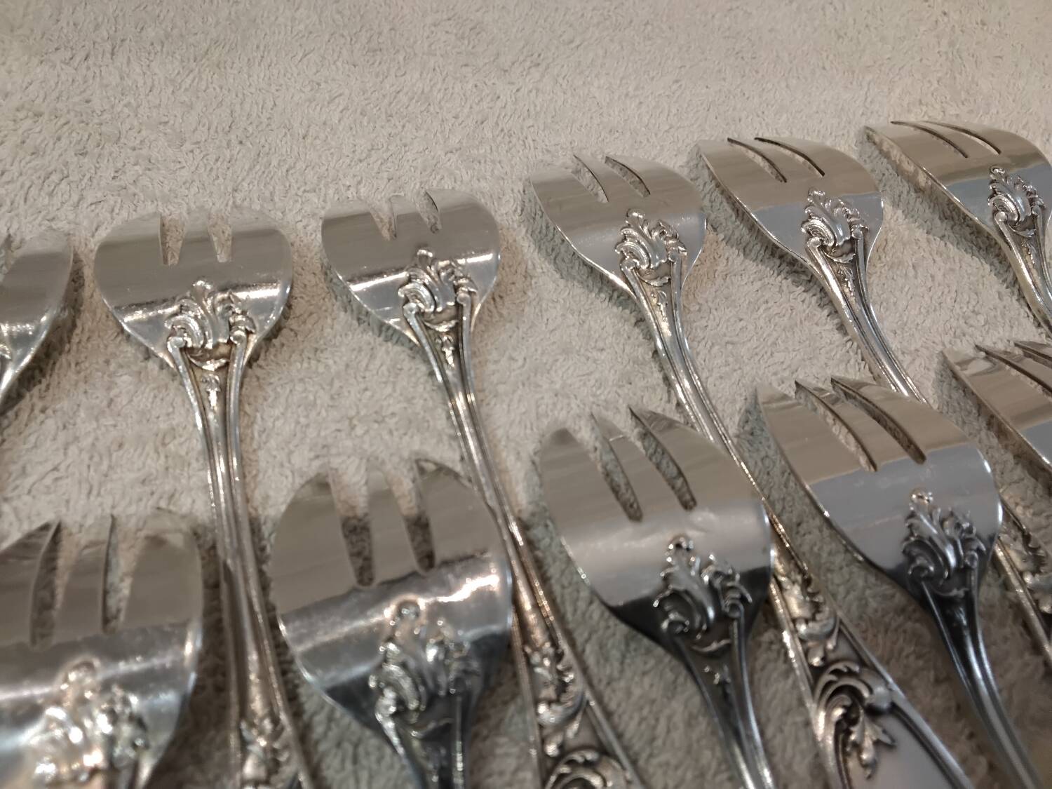12 fourchettes à huitre métal argenté orfèvre Ercuis Fontenoy 13,4cm