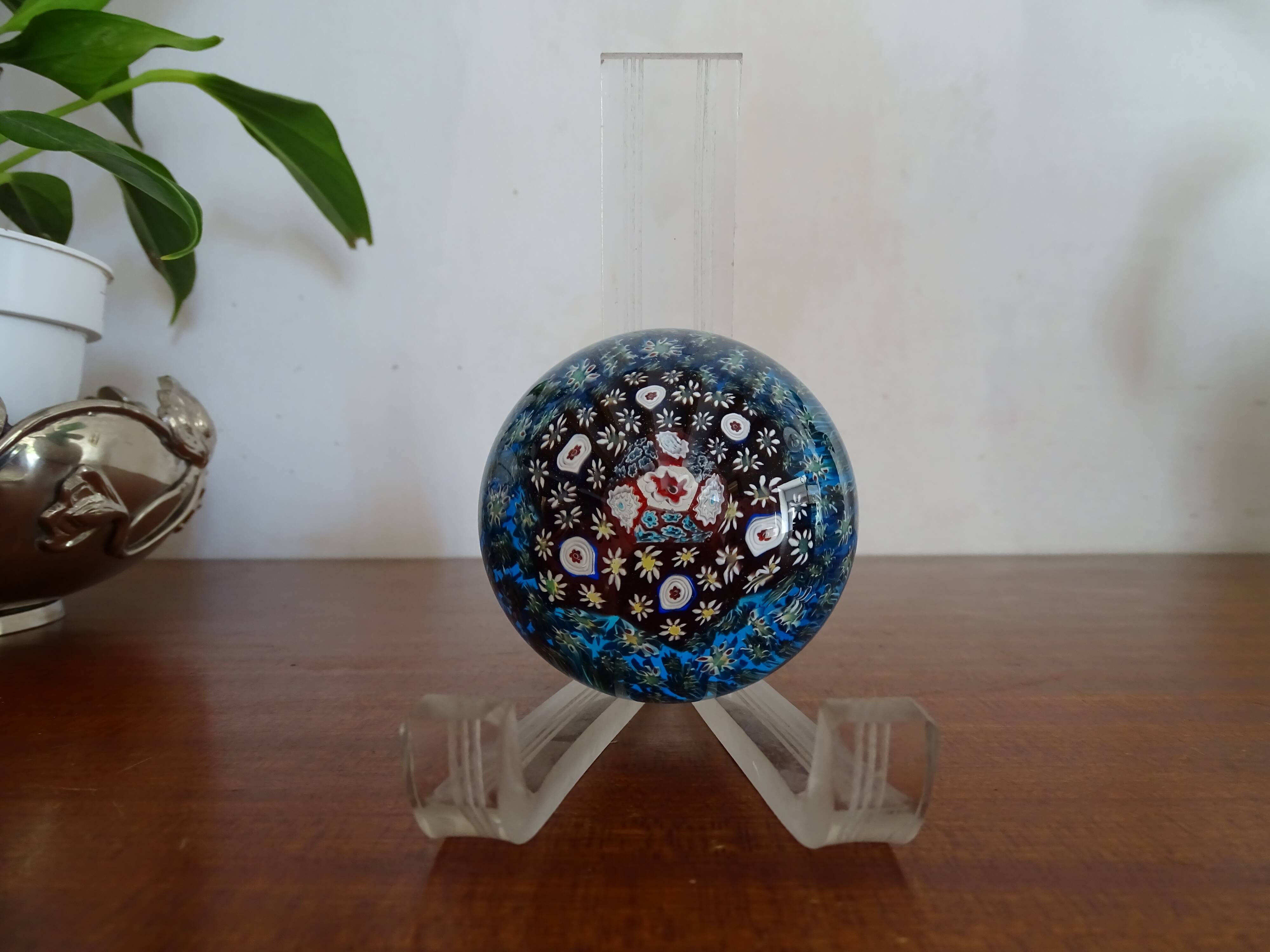 Millefiori Murano paperweight - Blue background - Ø 6,5 cm