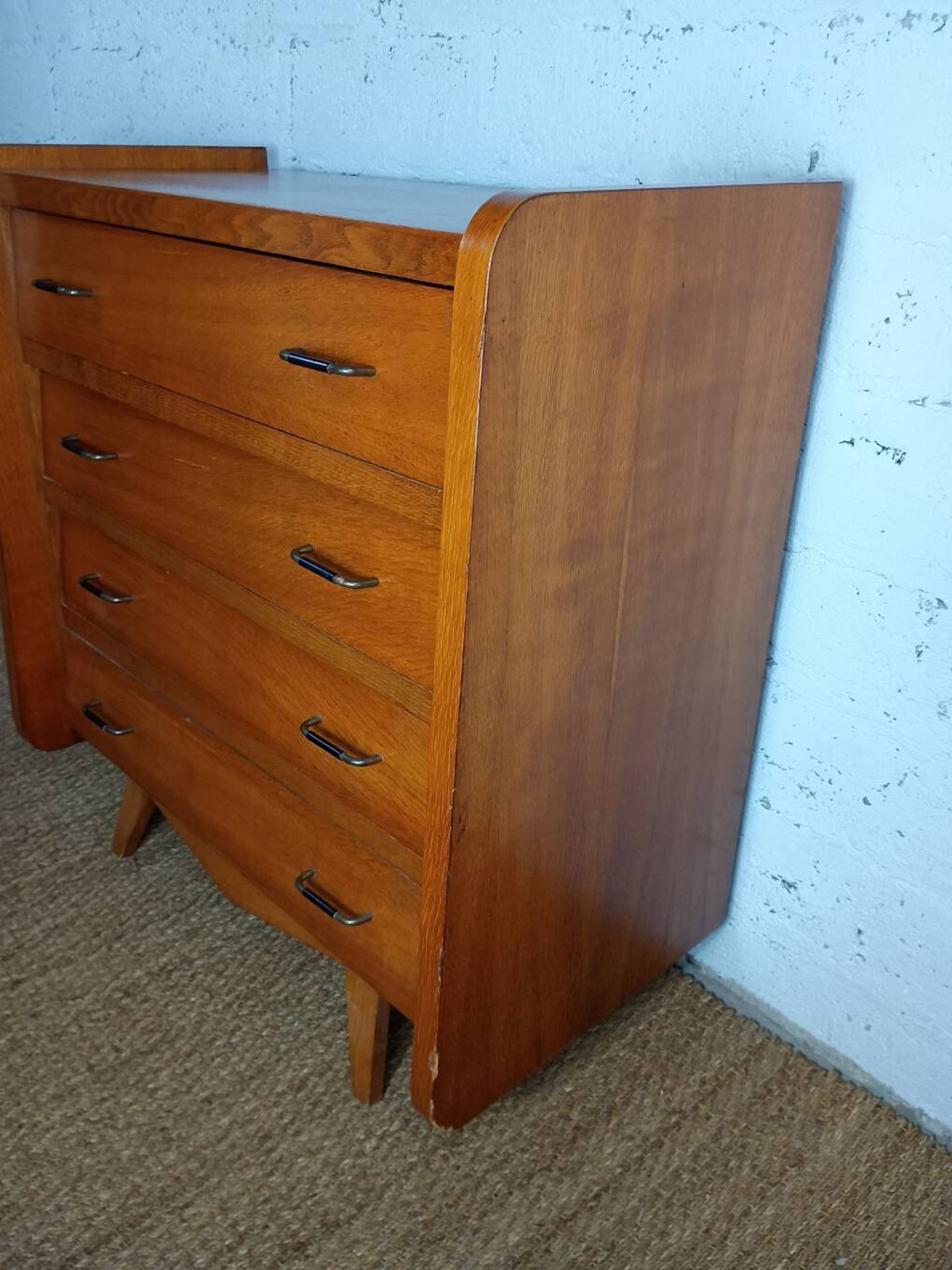 Commode années 50 60 quatre tiroirs pieds compas
