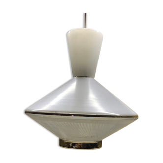 Suspension in opaline white