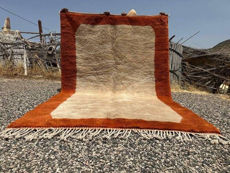 Terracotta and beige Moroccan Mrirt rug 340x230 cm – framed pattern