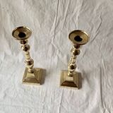 Paire d'anciens bougeoirs en laiton