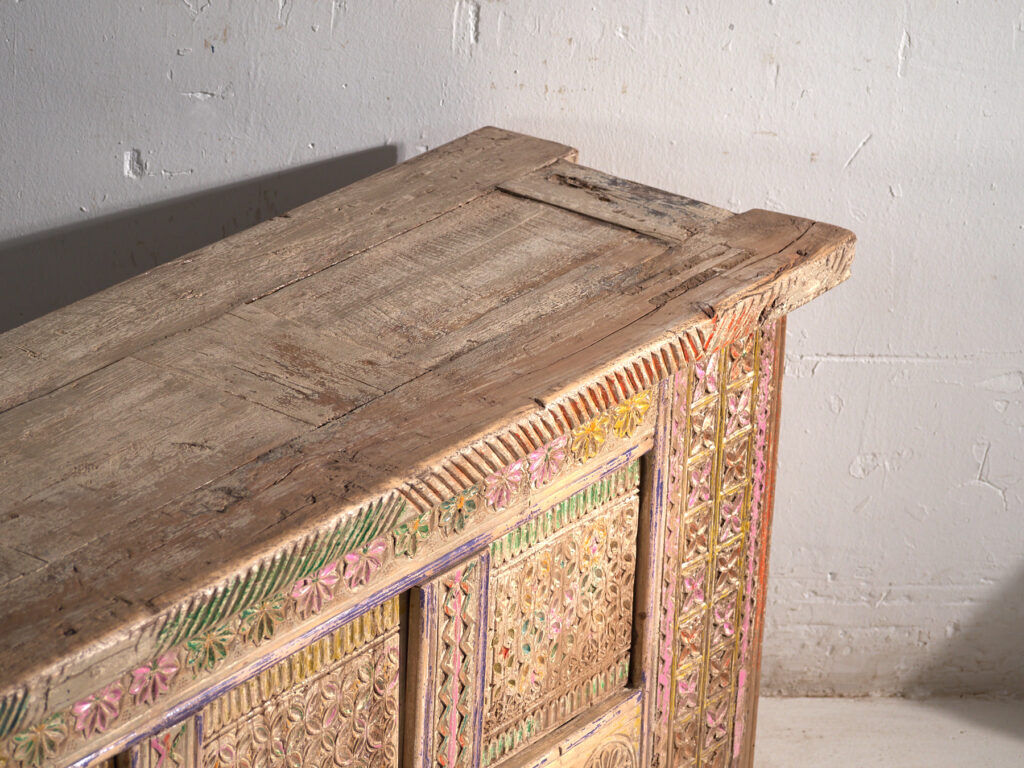 Polychrome carved antique buffet in pine – Xinjiang, circa 1900