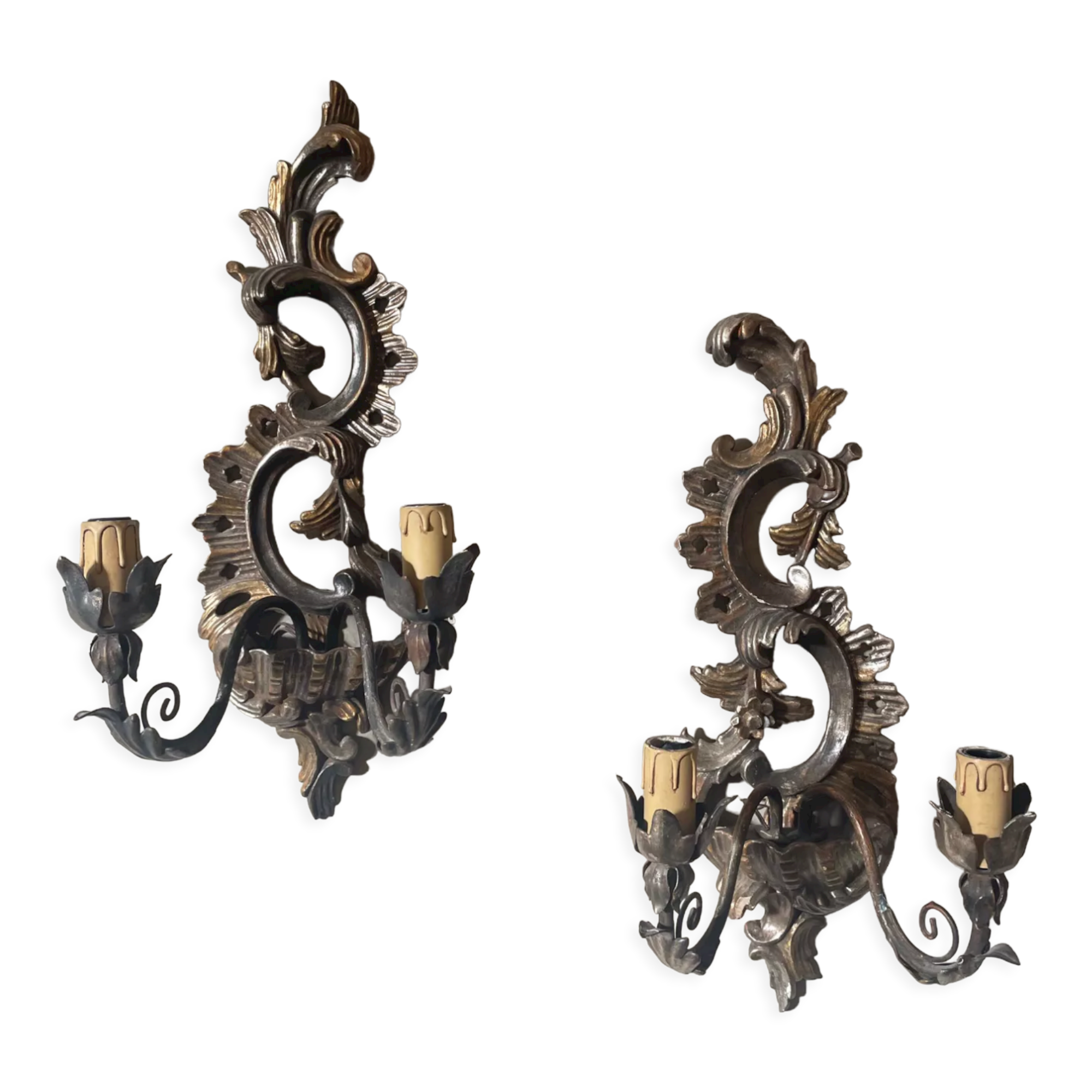 Paire d'appliques en bois sculpté