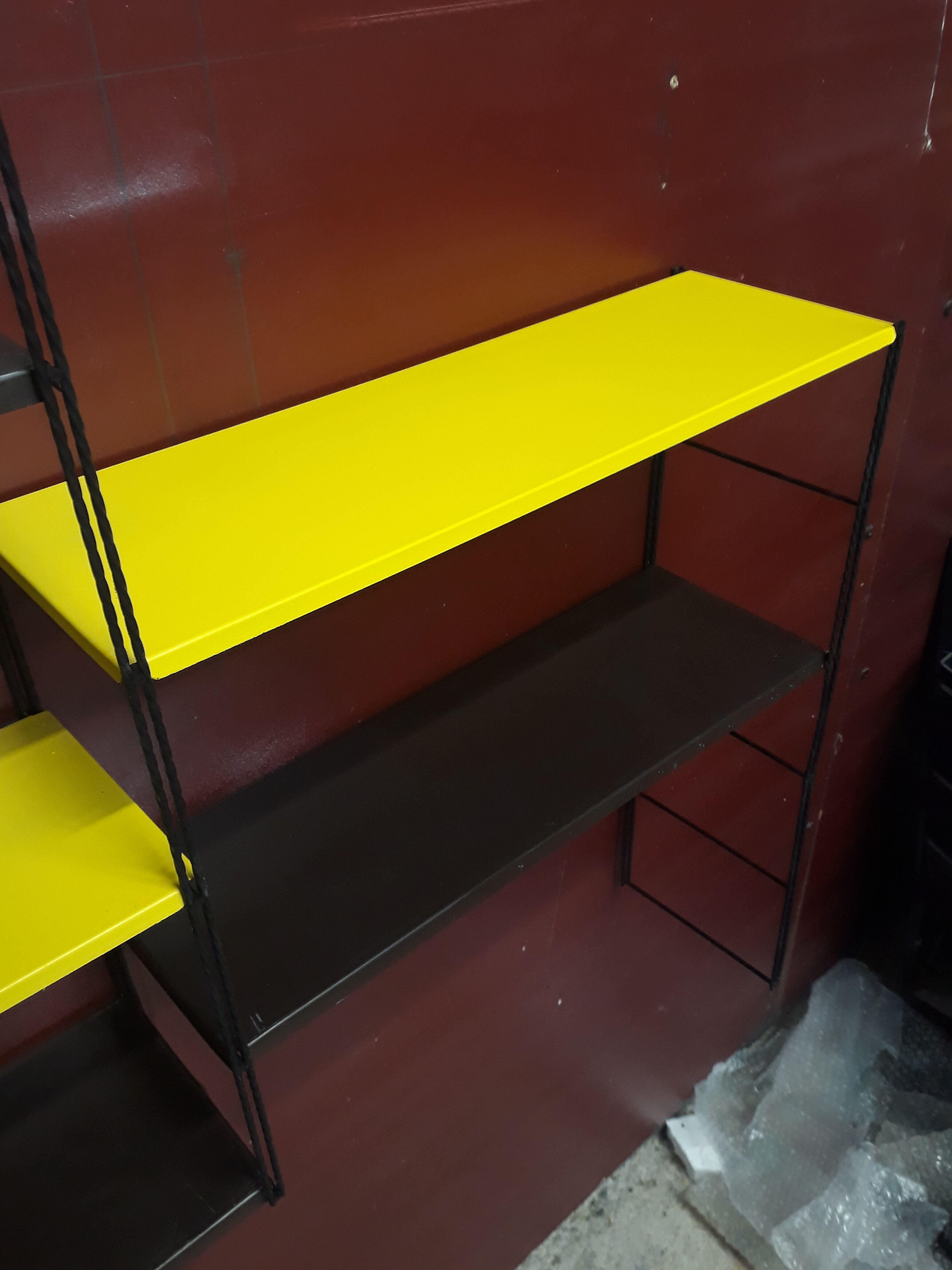 3 studs with 5 tablets, yellow and brown 97x90cm