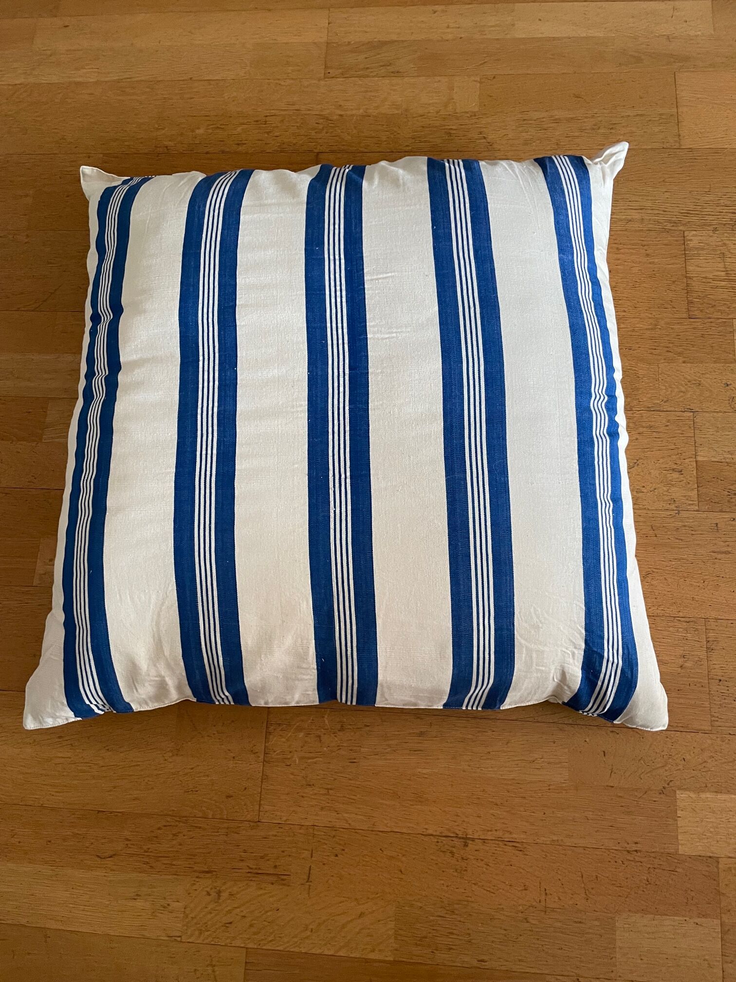 Tensira floor cushion