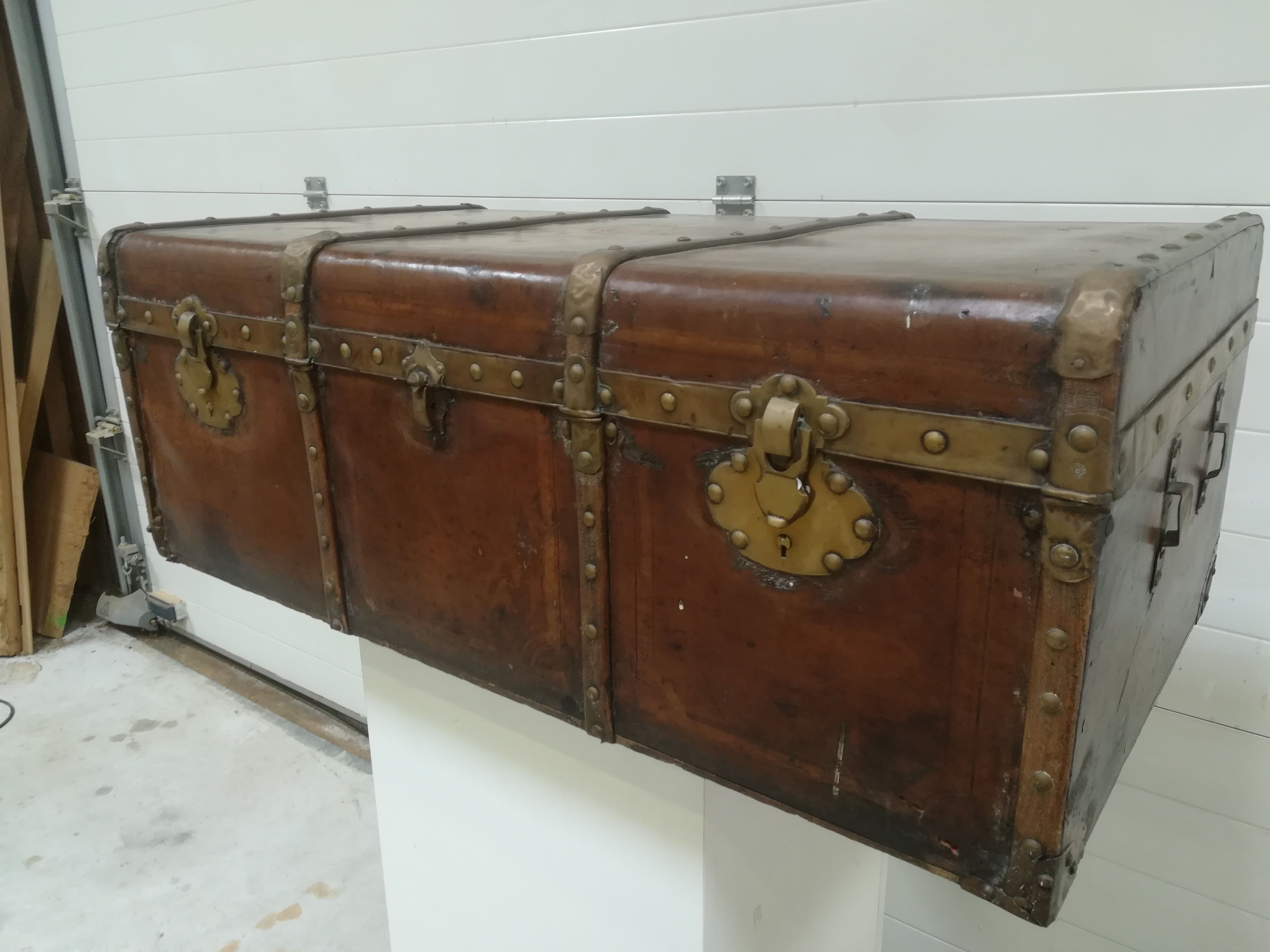 Former trunk Tan Leather